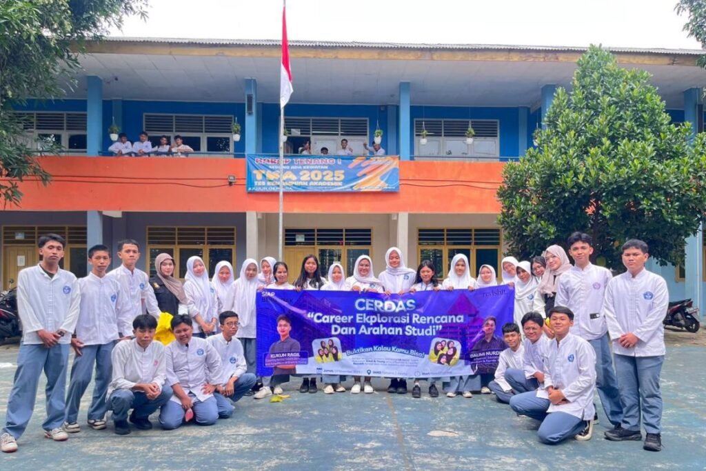CERDAS: Edukasi Karier dan Studi untuk Kesiapan Masa Depan Siswa SMK